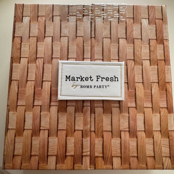 Bomb Party Market Fresh Dripping Daisies Earrings - Picture 2 of 3